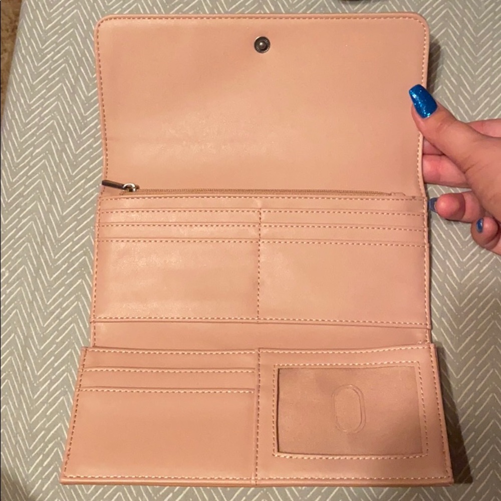 Target Wallet - Picture 2 of 4